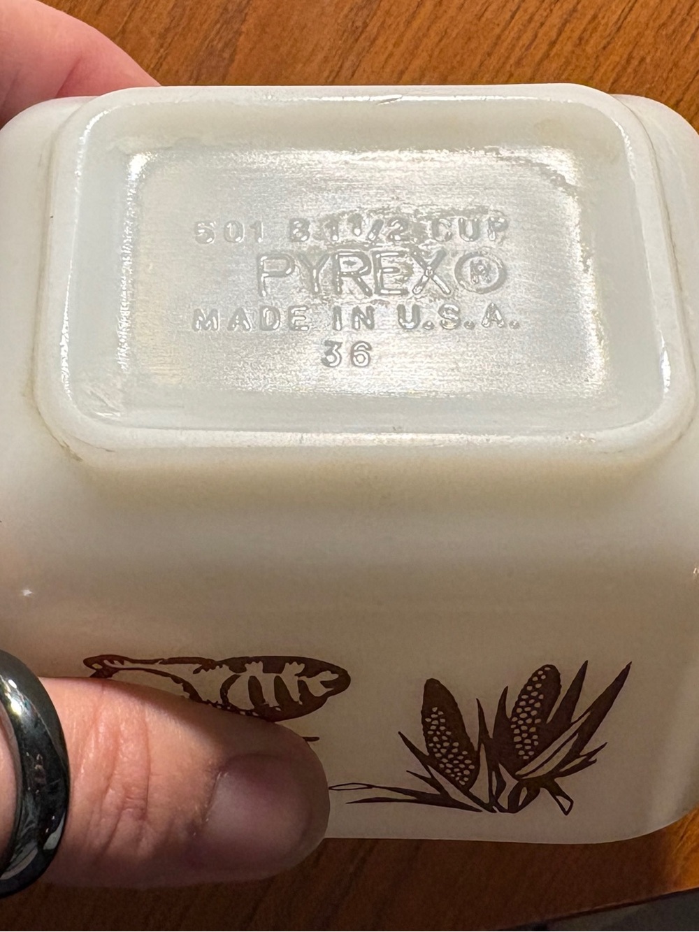 Pyrex White Vintage Milk Glass Dish with Brown Corn & Cat Graphic - Picture 3 of 3